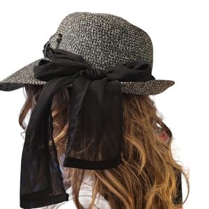 Peter Grimm sun hat in black & white - OS.         A